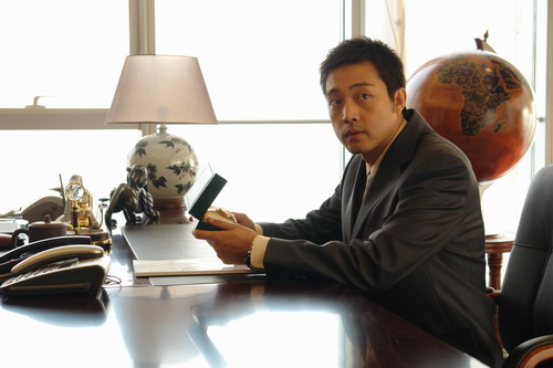 《荣归》刷新春节档郑少秋吴军登陆深圳卫视