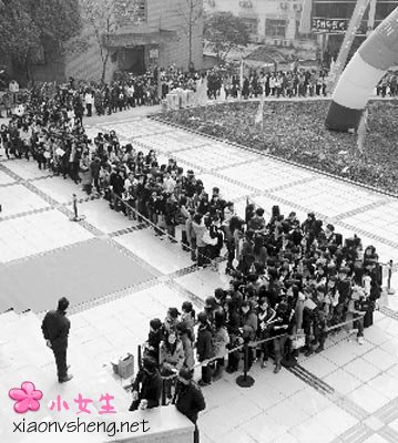 组图：女大学生招聘不靓靠边站 普通女生发愁
