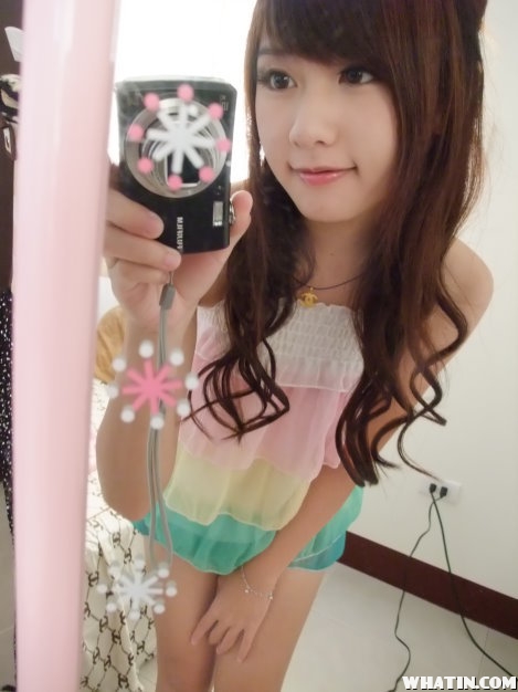 台湾网络爆红美女nini妮妮粉红自拍