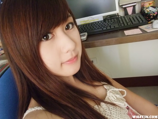 台湾网络爆红美女nini妮妮粉红自拍